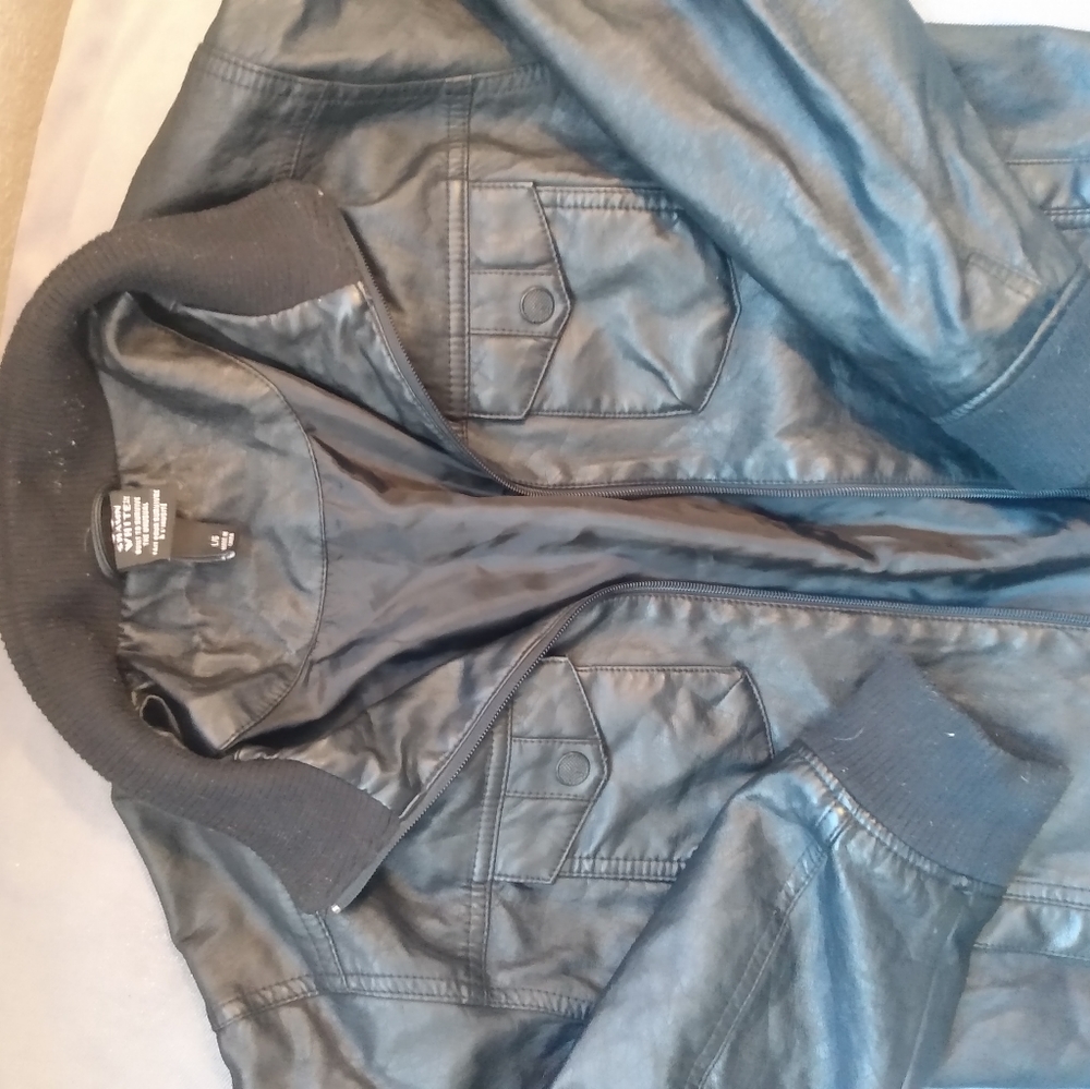 Leather jacket - Picture 3 of 7